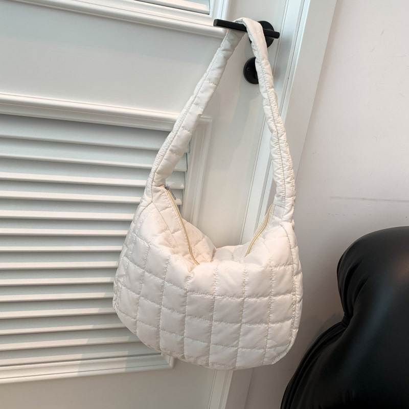 Teksturirana ženska torba velikog kapaciteta — dumpling oblika tote, preko ramena ili crossbody