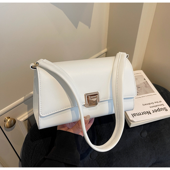 Μαύρη γυναικεία crossbody τσάντα με έναν ιμάντα, μικρή τετράγωνη μορφή, φθινόπωρο 2025