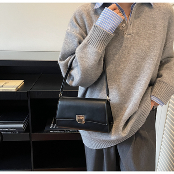 Μαύρη γυναικεία crossbody τσάντα με έναν ιμάντα, μικρή τετράγωνη μορφή, φθινόπωρο 2025
