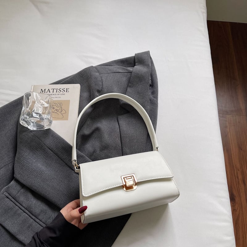 Μαύρη γυναικεία crossbody τσάντα με έναν ιμάντα, μικρή τετράγωνη μορφή, φθινόπωρο 2025