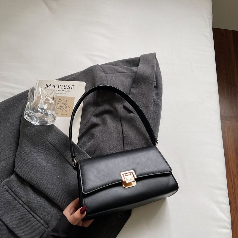Μαύρη γυναικεία crossbody τσάντα με έναν ιμάντα, μικρή τετράγωνη μορφή, φθινόπωρο 2025