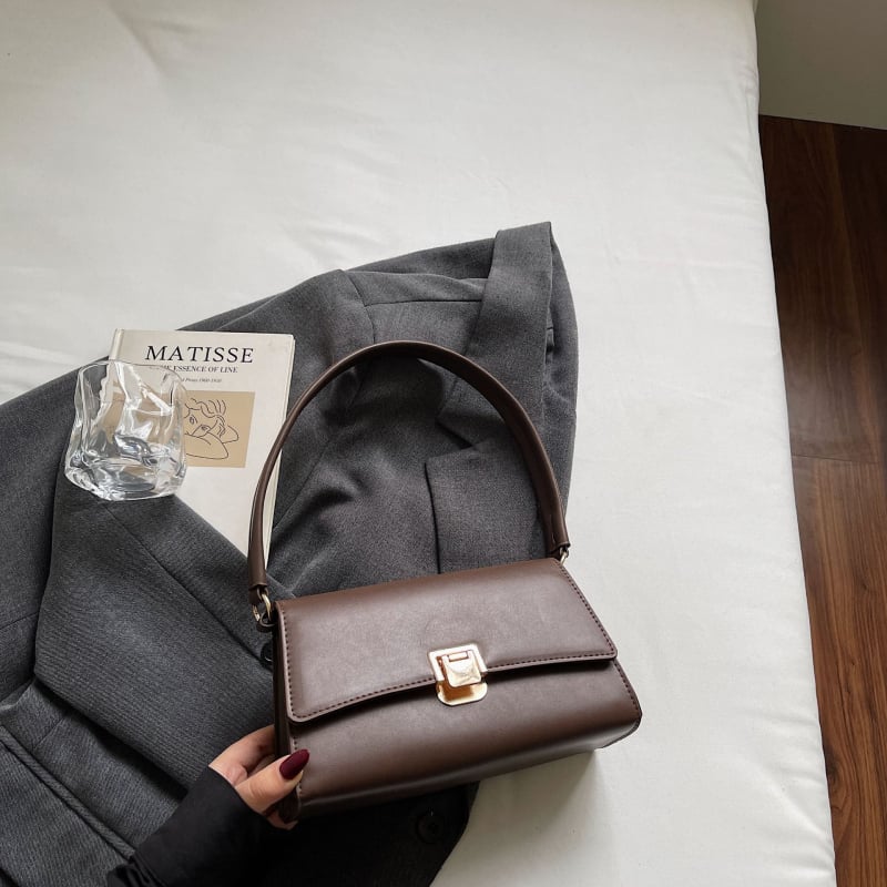 Μαύρη γυναικεία crossbody τσάντα με έναν ιμάντα, μικρή τετράγωνη μορφή, φθινόπωρο 2025