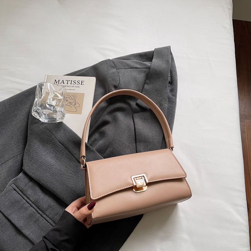 Μαύρη γυναικεία crossbody τσάντα με έναν ιμάντα, μικρή τετράγωνη μορφή, φθινόπωρο 2025