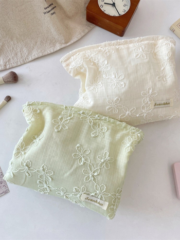 Csipkés hímzett kozmetikai táska háromdimenziós mintával, rúzs és bőrápolás tárolására, hordozható, nagy kapacitású clutch nőknek