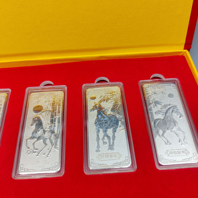 Pet srebrnih štapića u drvenoj kutiji – Zodijak Konja, poklon set