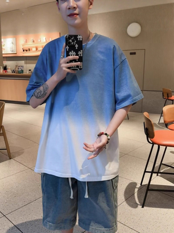 Muški T‑shirt kratkih rukava s gradijentnim dizajnom, hongkonški stil, blok boja, širok kroj