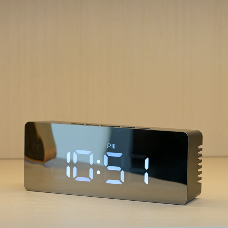 Ceas digital LED oglindă multifuncțional cu alarmă, termometru și calendar — alimentare la priză sau baterie, design modern pentru birou