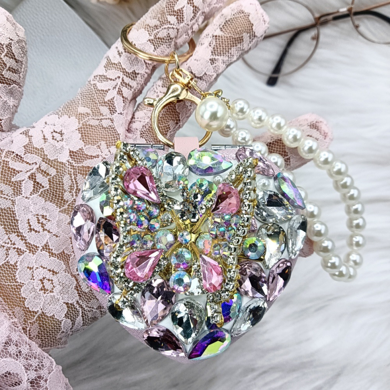 Összecsukható tükör kristály-diamant mintával, mozgó 3D pillangó dísz, szív alakú sminktükör, gyöngyös kulcstartó medál