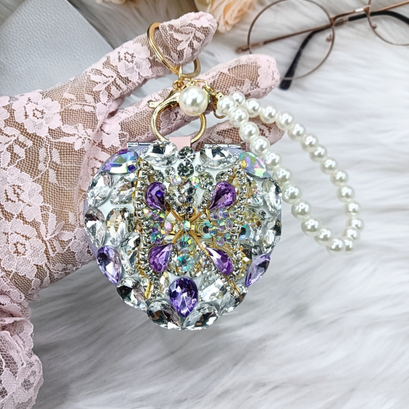 Összecsukható tükör kristály-diamant mintával, mozgó 3D pillangó dísz, szív alakú sminktükör, gyöngyös kulcstartó medál