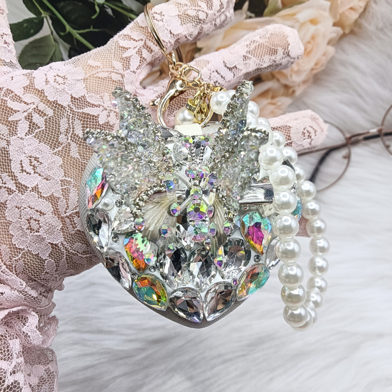 Összecsukható tükör kristály-diamant mintával, mozgó 3D pillangó dísz, szív alakú sminktükör, gyöngyös kulcstartó medál