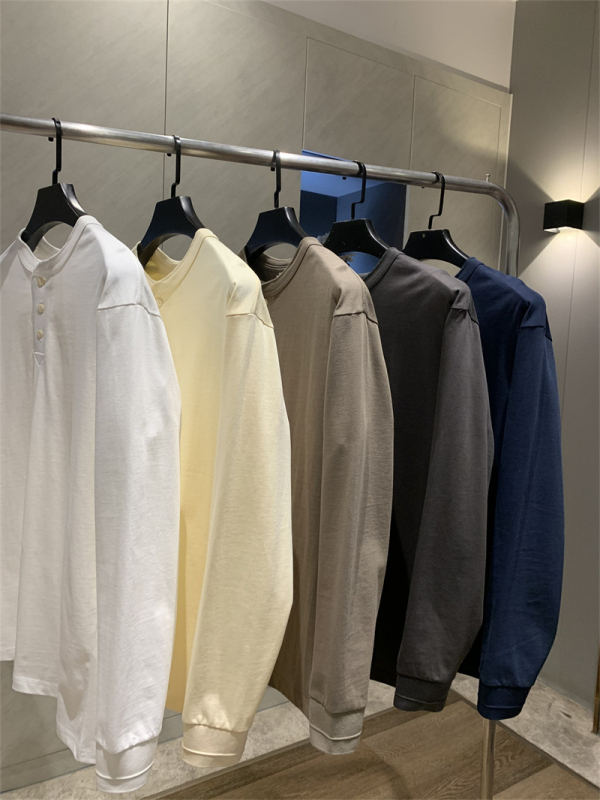 Férfi hosszú ujjú póló Henley gallérral, khaki retro, egyszínű, pamut