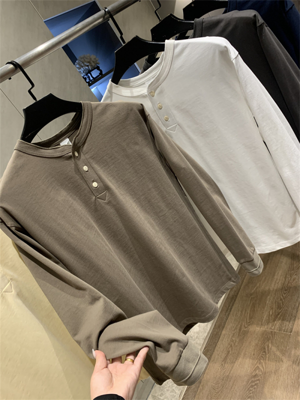 Férfi hosszú ujjú póló Henley gallérral, khaki retro, egyszínű, pamut
