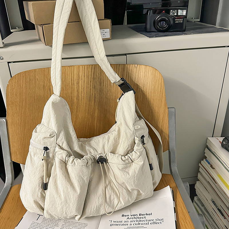 Nylon tote torba velike kapacitete, korejskog stila, zatvarač, može se nositi na ramenu ili crossbody