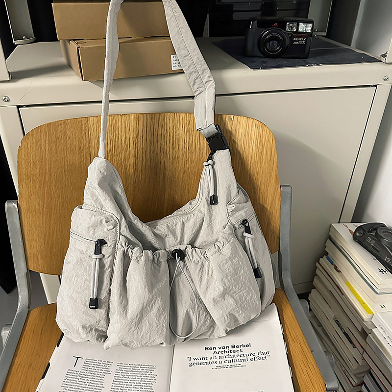 Nylon tote torba velike kapacitete, korejskog stila, zatvarač, može se nositi na ramenu ili crossbody