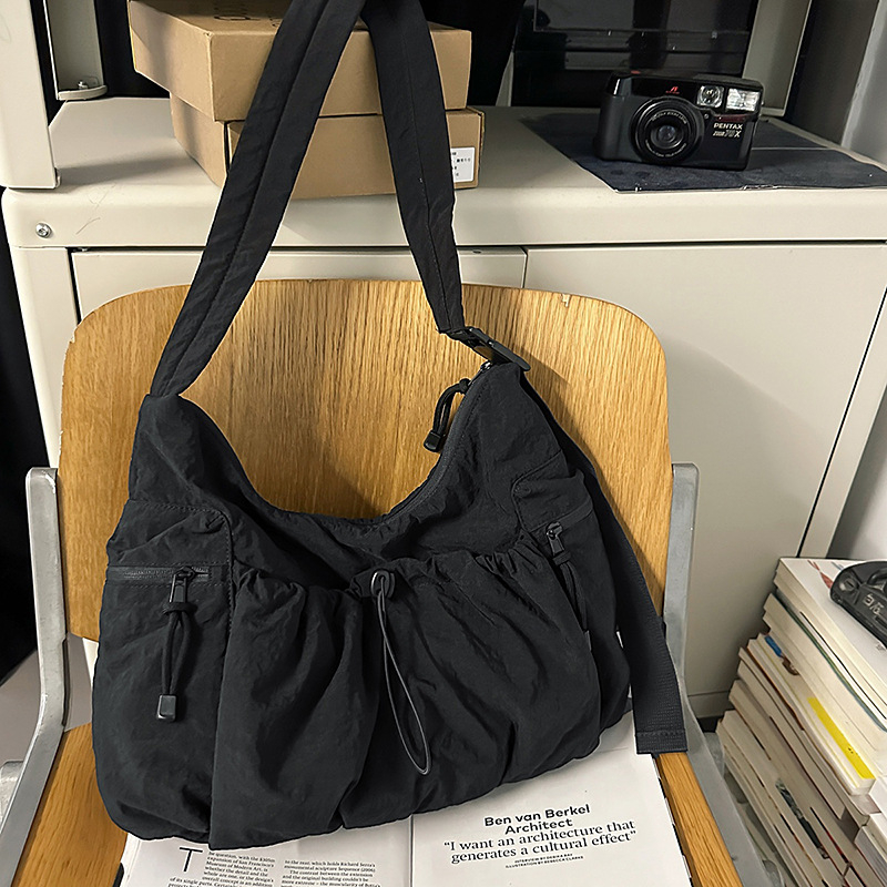 Nylon tote torba velike kapacitete, korejskog stila, zatvarač, može se nositi na ramenu ili crossbody
