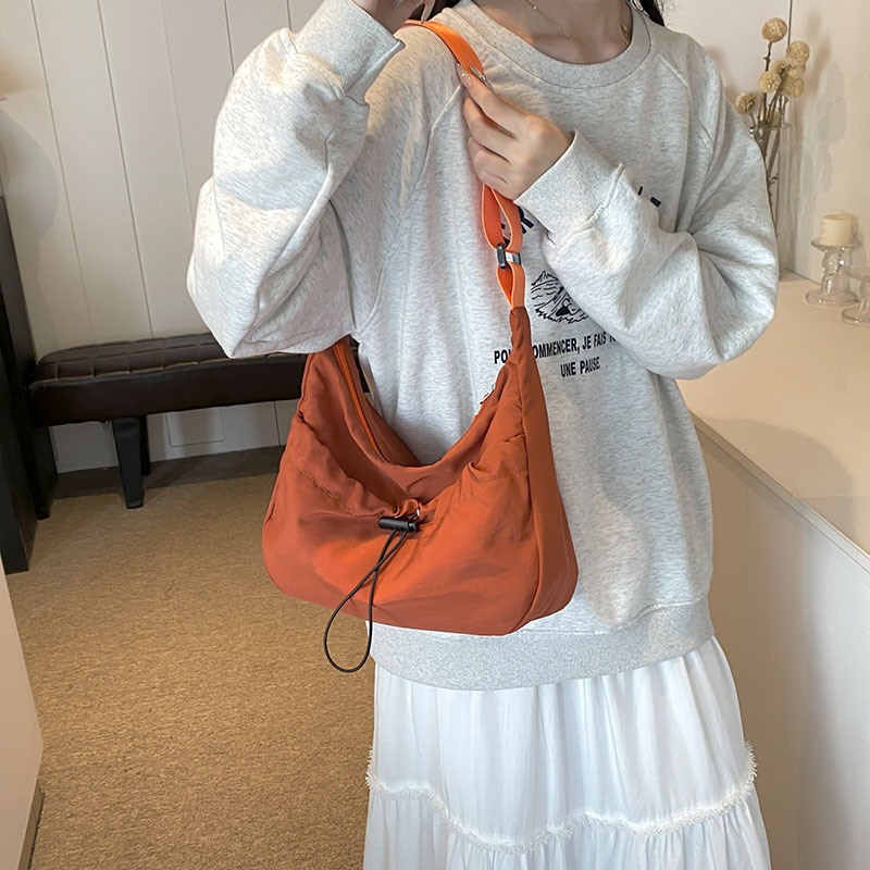 Γυναικεία crossbody τσάντα σε αστικό και καθημερινό στυλ, dumpling σχέδιο, καμβάς, οριζόντια τετράγωνη μορφή, 2024 νέα
