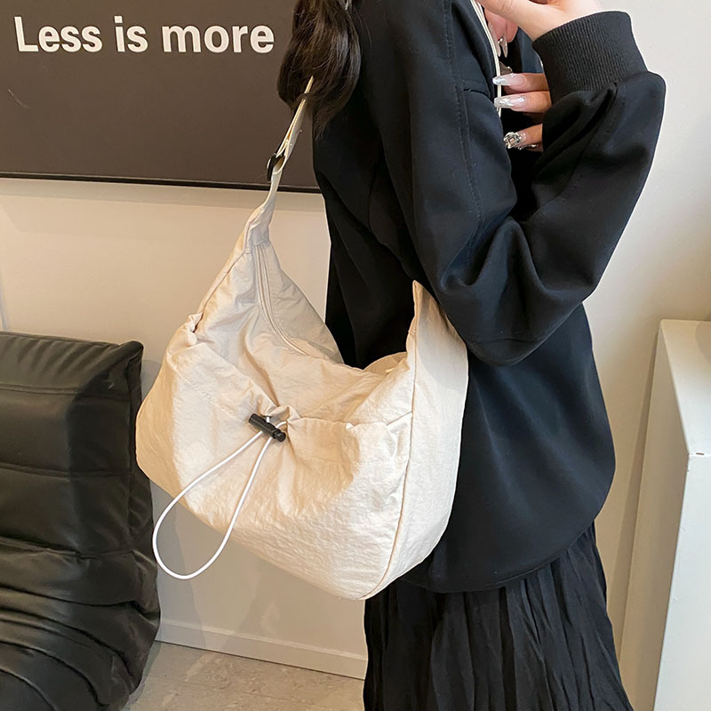 Γυναικεία crossbody τσάντα σε αστικό και καθημερινό στυλ, dumpling σχέδιο, καμβάς, οριζόντια τετράγωνη μορφή, 2024 νέα