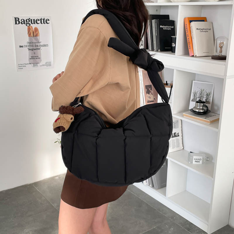 2025 jesen/zima nova pamučna šivana ultra lagana torba oblaka, korejskog stila, ženska ramena crossbody, Dumpling Bag