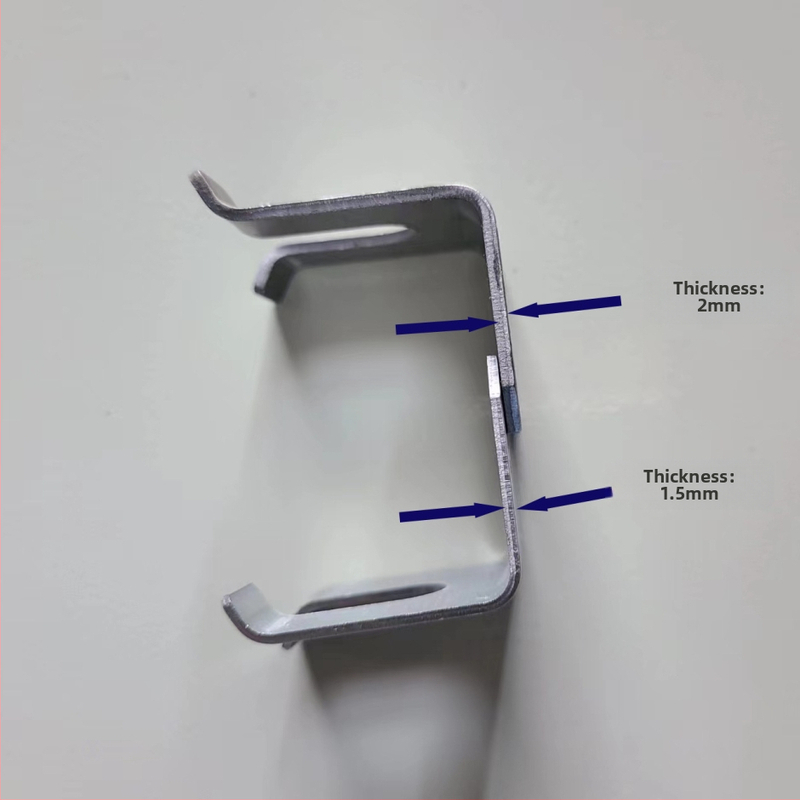 Galvanizirani viseći kutni dio, obrada, debljina 1,5–2 mm, razmak rupa 20 mm