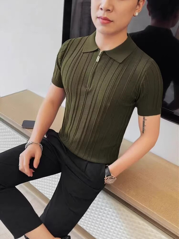 Férfi nyári könnyű kötött polo ing rövid ujjú, fél cipzárral, gallér, karcsú szabás, csíkos jacquard minta