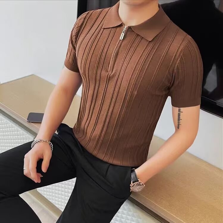 Férfi nyári könnyű kötött polo ing rövid ujjú, fél cipzárral, gallér, karcsú szabás, csíkos jacquard minta