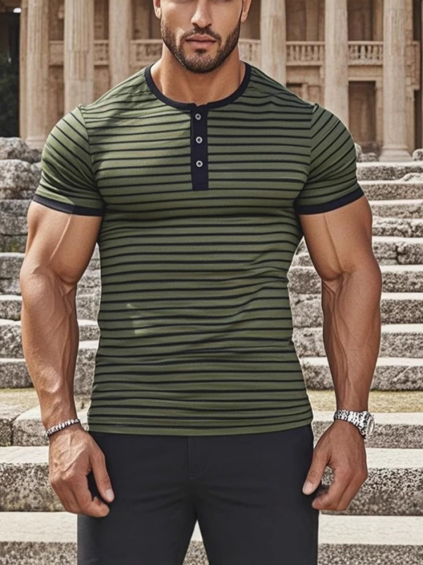 Férfi csíkos Henley polo rövid ujjú, kerek nyakú, félgombos záródás — nyári stílus