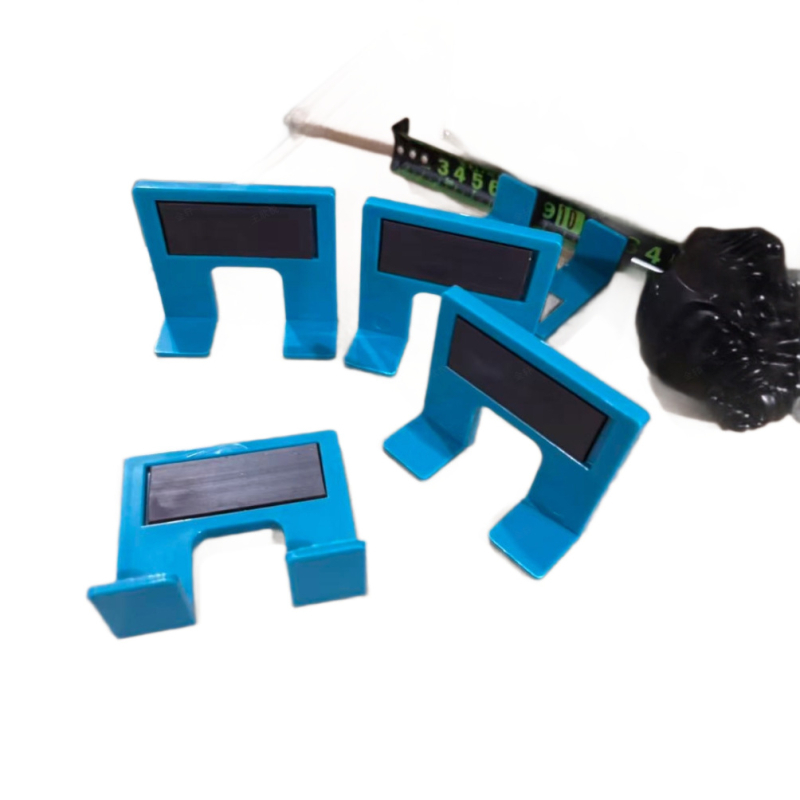 Dijelić pozicioniranja šarke za garderobu – plastični alat za montažu u modernom minimalističkom stilu