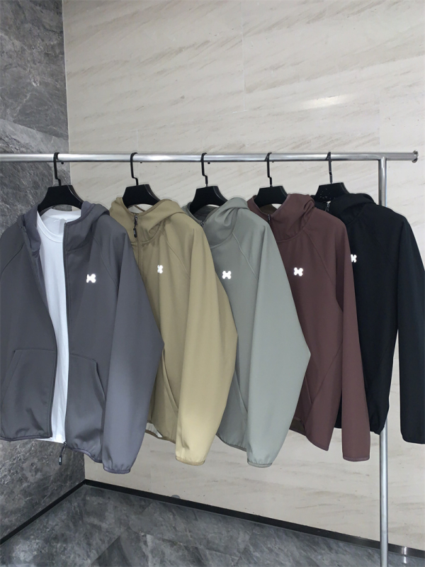 Férfi kapucnis fleece kabát – meleg, vízálló, szélálló és szakadásálló az őszi–téli szezonra