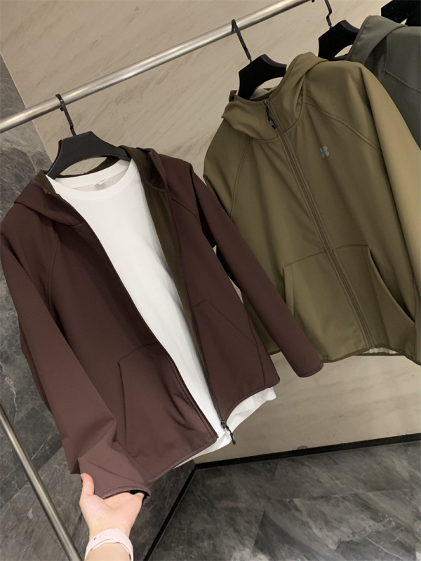 Férfi kapucnis fleece kabát – meleg, vízálló, szélálló és szakadásálló az őszi–téli szezonra