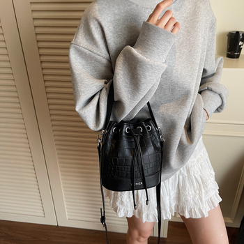 Ženska mini bucket torba u retro stilu, ljeto 2024, PU koža, crossbody torba s vrpcom za povlačenje