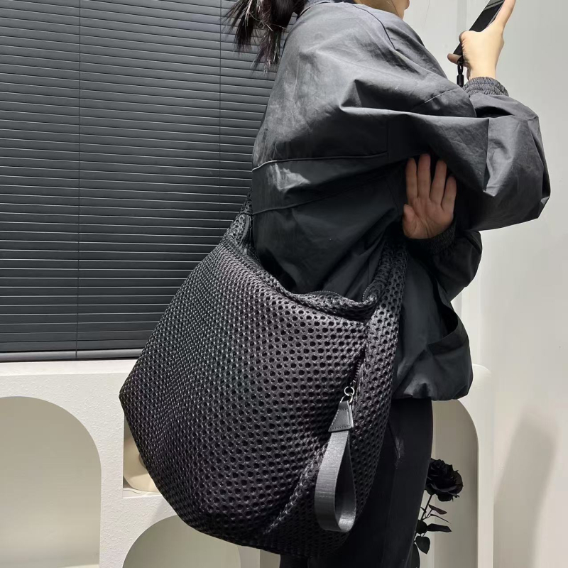 Unisex crossbody τσάντα από διχτυωτό ύφασμα, ελαφριά, με μεγάλη χωρητικότητα, καπιτονέ σχεδίαση από νάιλον
