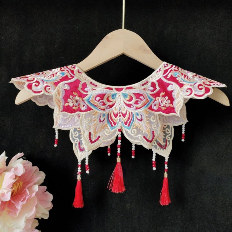 Vintage Hanfu gallér kiegészítő felhő-váll részekkel és tassel medállal, lótuszlevél dizájn, poliészter