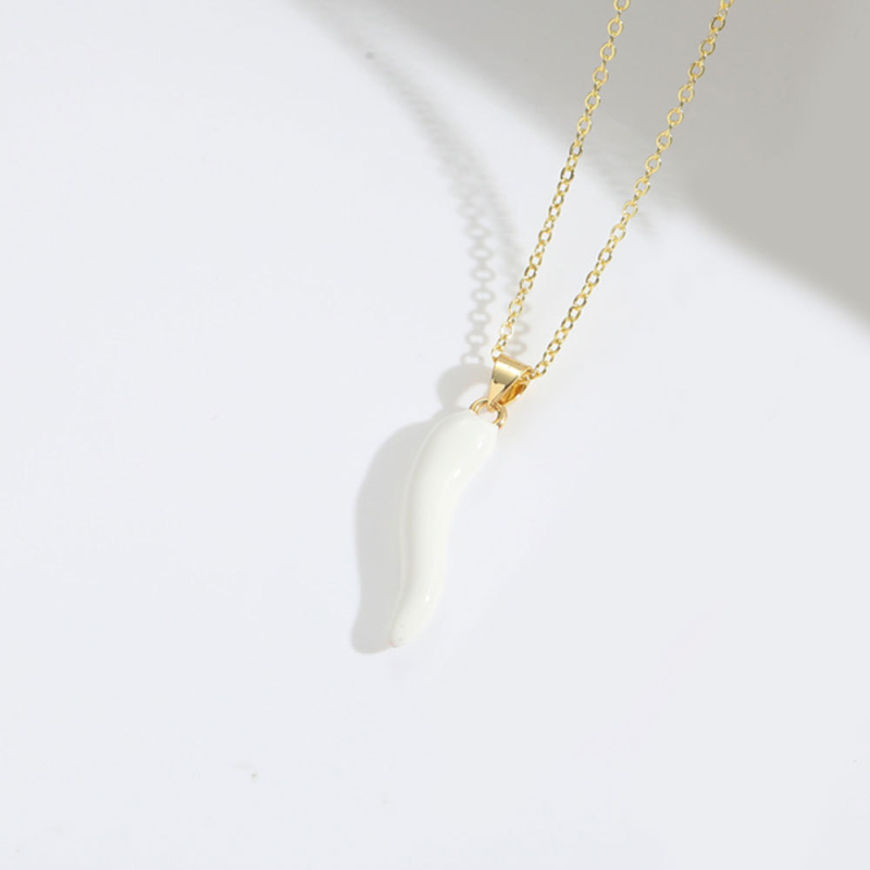 Ženski choker ogrlica s višebojnim privjeskom paprike, minimalistički retro stil
