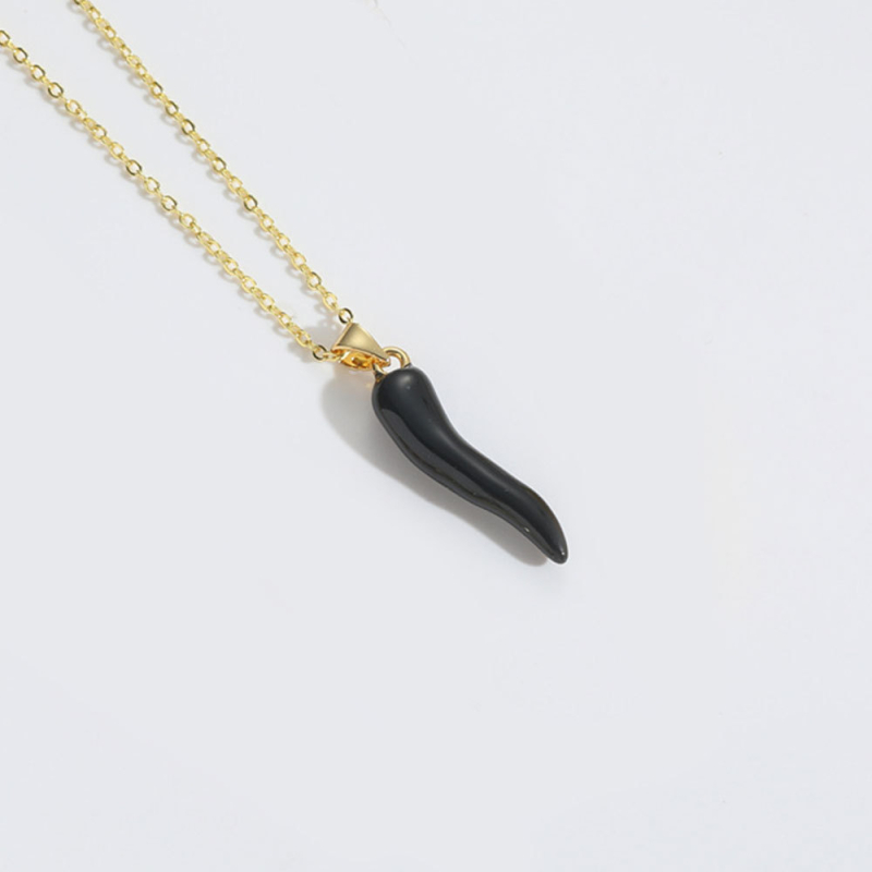 Ženski choker ogrlica s višebojnim privjeskom paprike, minimalistički retro stil