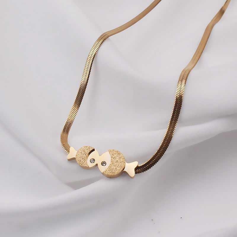 Ženski choker ogrlica, minimalistički kratki lančić, izražajan dizajn, moderno i elegantno.