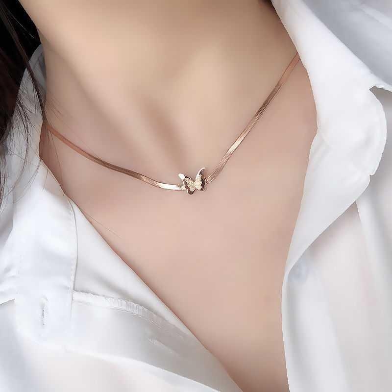 Ženski choker ogrlica, minimalistički kratki lančić, izražajan dizajn, moderno i elegantno.