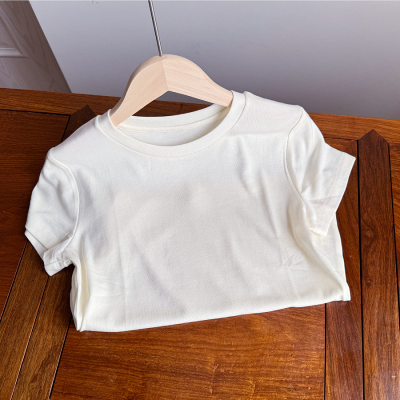 Γυναικεία εφαρμοστή κοντομάνικη T-shirt από μείγμα Lyocell-acetate-wool, στρογγυλό λαιμό