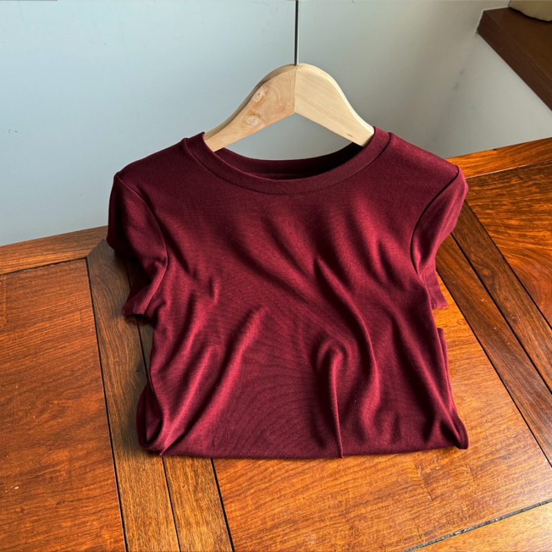 Γυναικεία εφαρμοστή κοντομάνικη T-shirt από μείγμα Lyocell-acetate-wool, στρογγυλό λαιμό