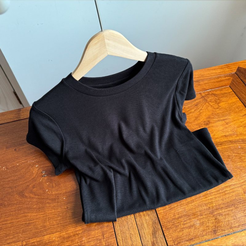 Γυναικεία εφαρμοστή κοντομάνικη T-shirt από μείγμα Lyocell-acetate-wool, στρογγυλό λαιμό