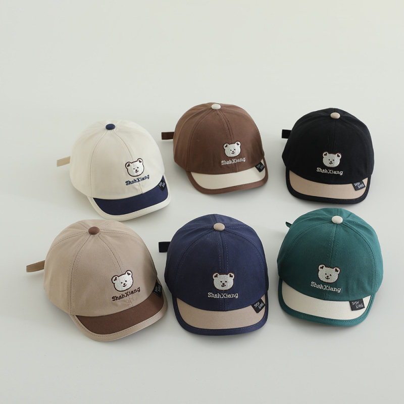 Dječja baseball kapa s šivanim slovima u bojama i motivom medvjeda, kratkim vizirom, zaštita od sunca, unisex