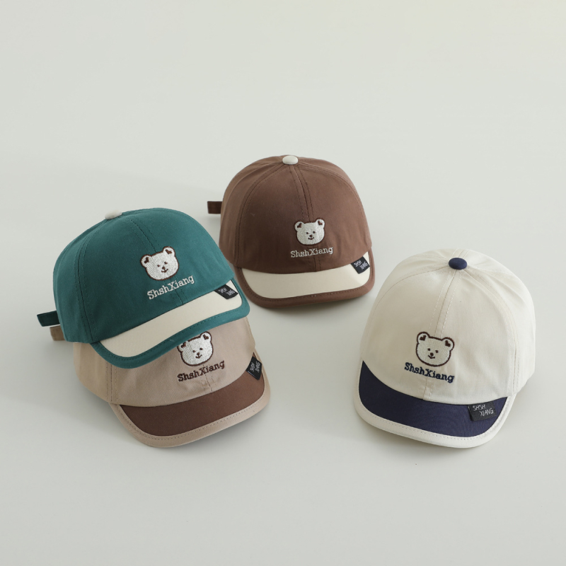 Dječja baseball kapa s šivanim slovima u bojama i motivom medvjeda, kratkim vizirom, zaštita od sunca, unisex