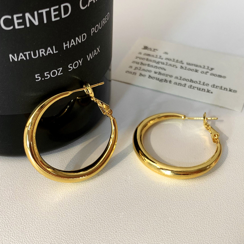 Velike naušnice u obliku kružne petlje od bakra s premazom zlatom 18K – elegantne, luksuzne i svestrane za žene