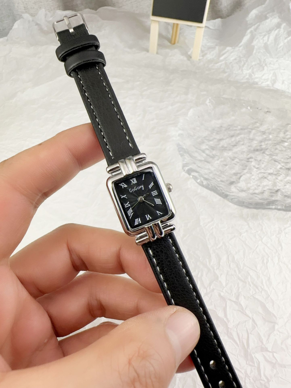 Női négyszögletes karóra, kis méretű, minimalist stílusú, római retro arany, elegáns mindennapi időmérő