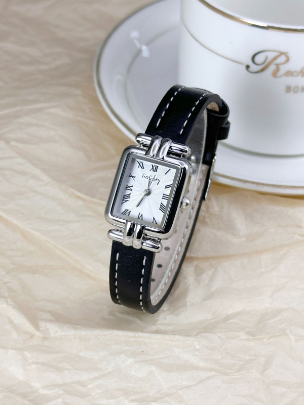 Női négyszögletes karóra, kis méretű, minimalist stílusú, római retro arany, elegáns mindennapi időmérő