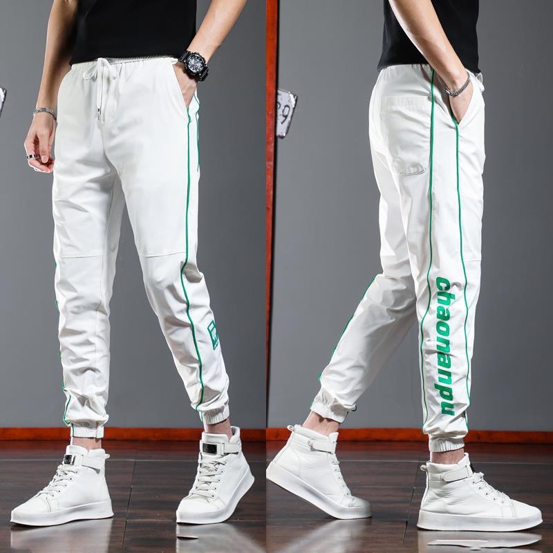 Ljetne muške casual hlače od laganog ice silk materijala, brzo se suše, crne, s tiskom slova i prugama, s elastičnim završecima