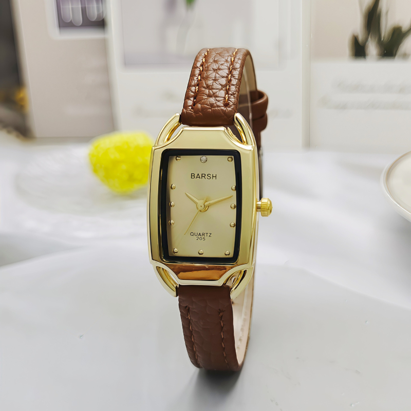 Ženski sat u zlatnom tonu, kvarc, pravokutno-metalno kućište, brojčanik 24 mm, debljina 7 mm, metalna narukvica, klasičan elegantan stil