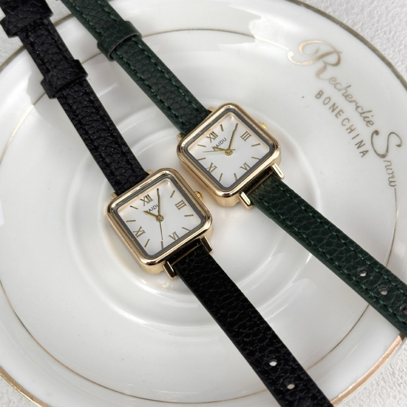 Női kvarc karóra retro stílusban, barna négyzet alakú számlappal, elegáns, könnyű luxus dizájn