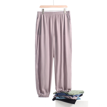Férfiaknak sportos nadrág zsebekkel, modal-selyem anyagból, nyárra lazák, lélegzők, minimalist stílusú