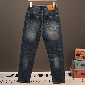 Ανδρικά μπλε τζινς σε εφαρμογή slim-fit με ίσιο κόψιμο, μοντέρνο κορεάτικο στυλ, ελαστικά καθημερινά παντελόνια για την άνοιξη