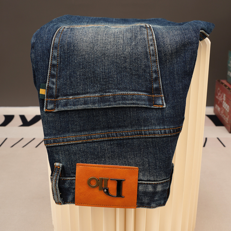 Ανδρικά μπλε τζινς σε εφαρμογή slim-fit με ίσιο κόψιμο, μοντέρνο κορεάτικο στυλ, ελαστικά καθημερινά παντελόνια για την άνοιξη